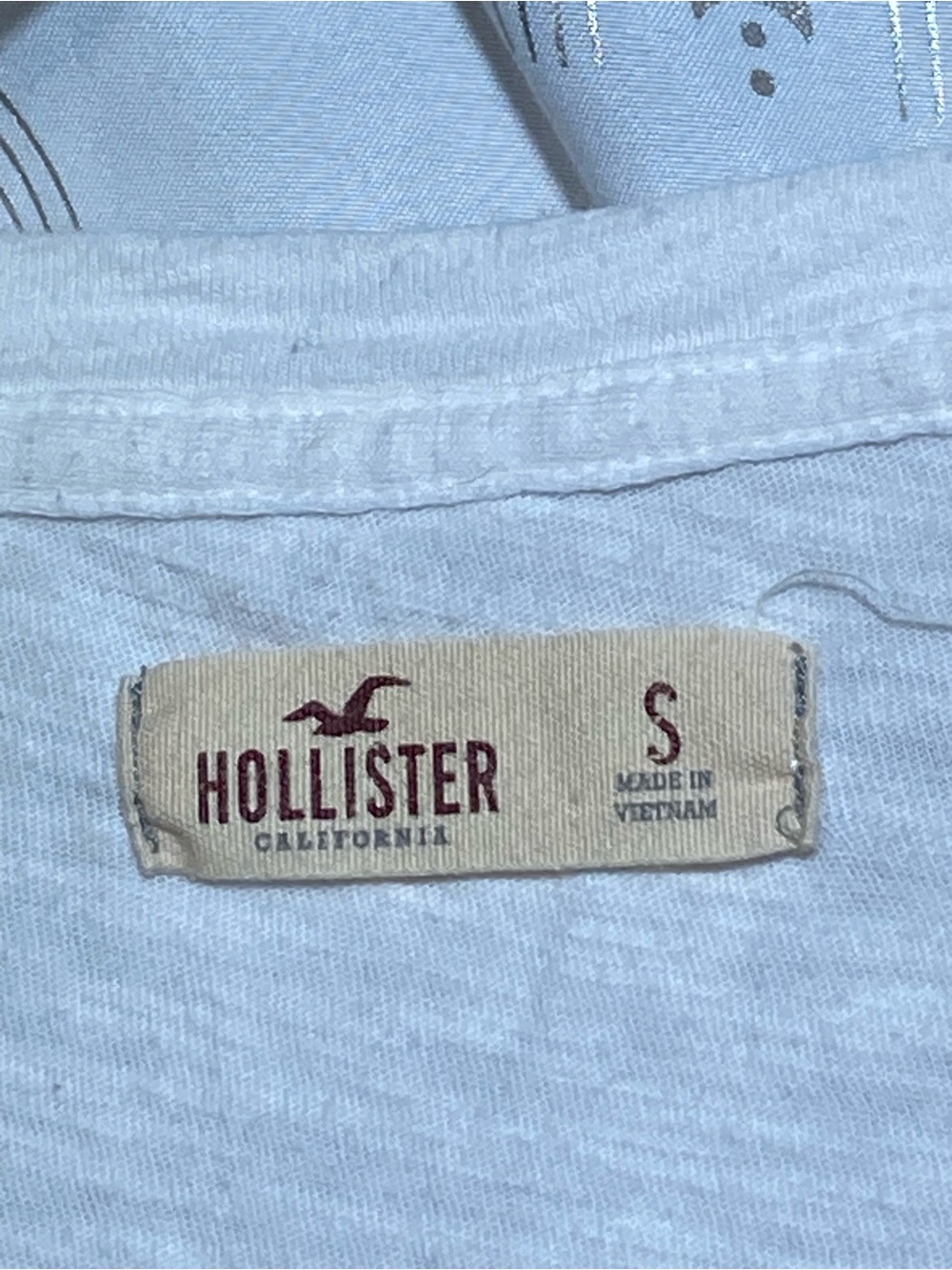 Hollister White V-Neck Long Sleeve Tee with Pink Logo - Picture 4 of 6